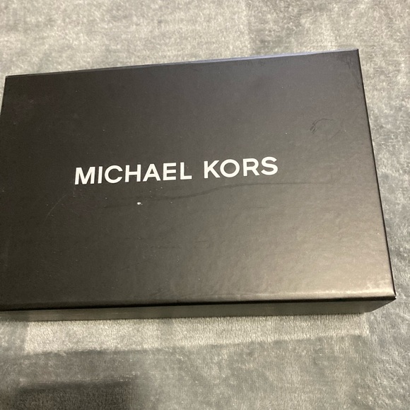 NWTS Michael Kors Crossbody Wallet - Picture 7 of 7